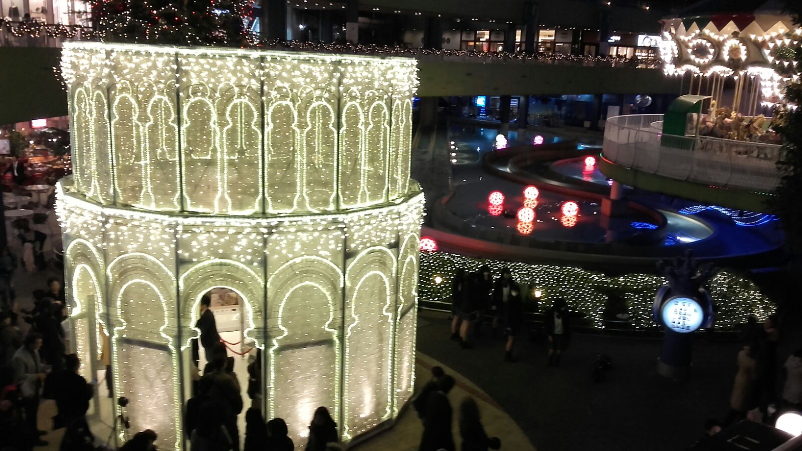 La Toscana del turismo a Tokyo con la Torre di Pisa in alabastro