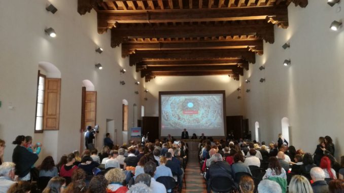 Un momento della presentazione di visittuscany.com all'Istituto degli Innocenti di Firenze