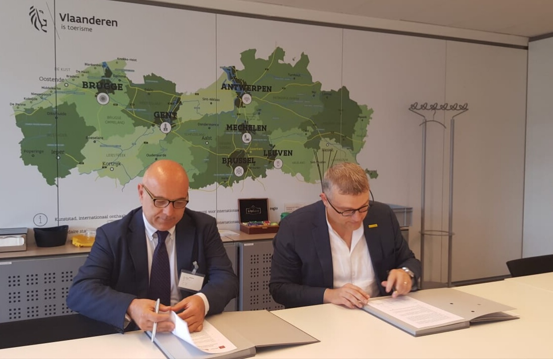 Il momento della firma del Memorandum of Understanding tra Toscana Promozione Turistica e Toerisme Vlaanderen