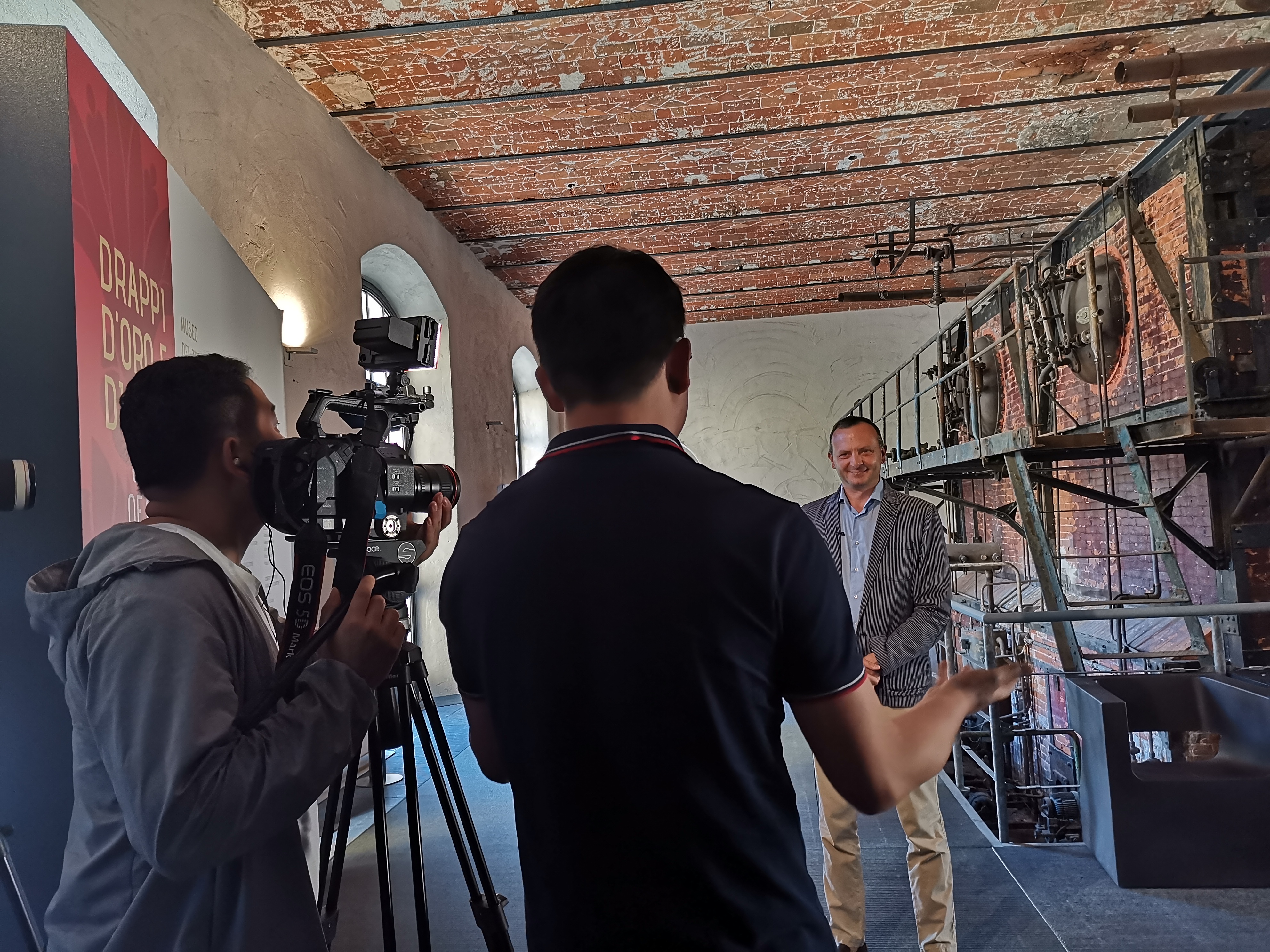 Un momento delle riprese al Museo del Tessuto di Prato